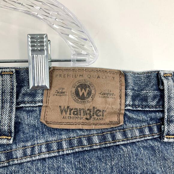 Wrangler Men’s Relaxed Fit Straight Leg Jeans Blue Size 44x30 - Picture 4 of 5